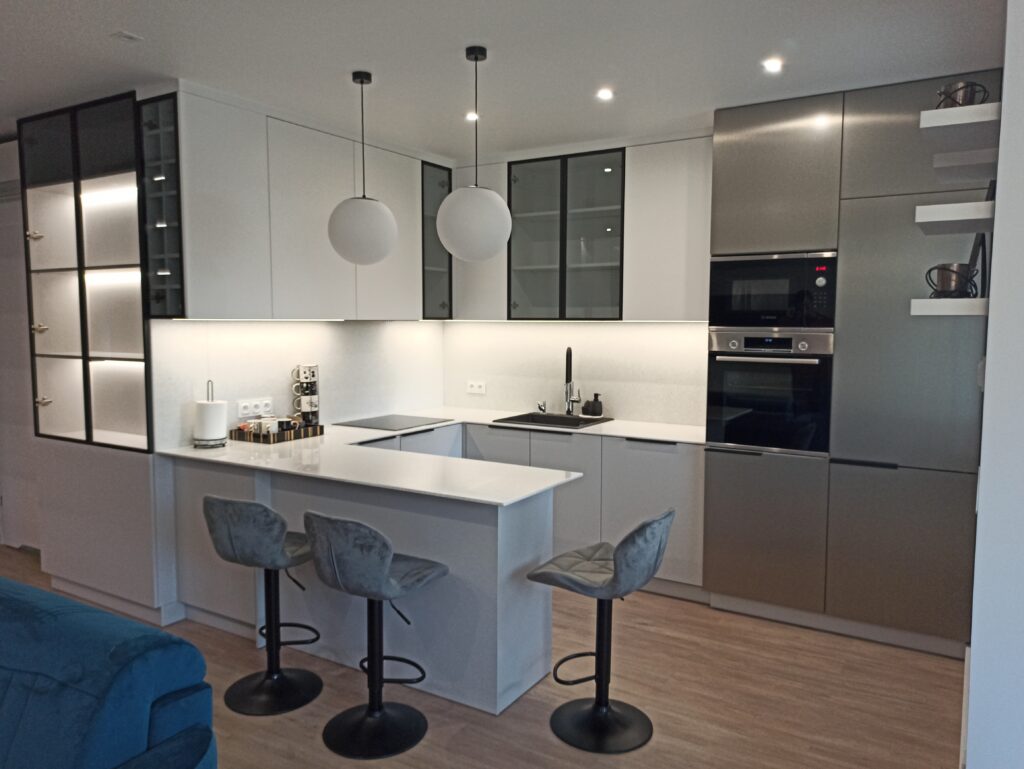 kuchnia ze stolikiem